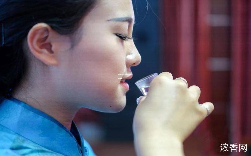 白酒扫码识别软件精选：专业解析，一扫便知