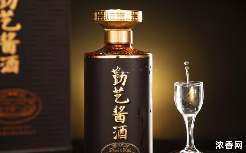 关于52度白酒价格，一瓶究竟多少钱？深度解析白酒市场价位