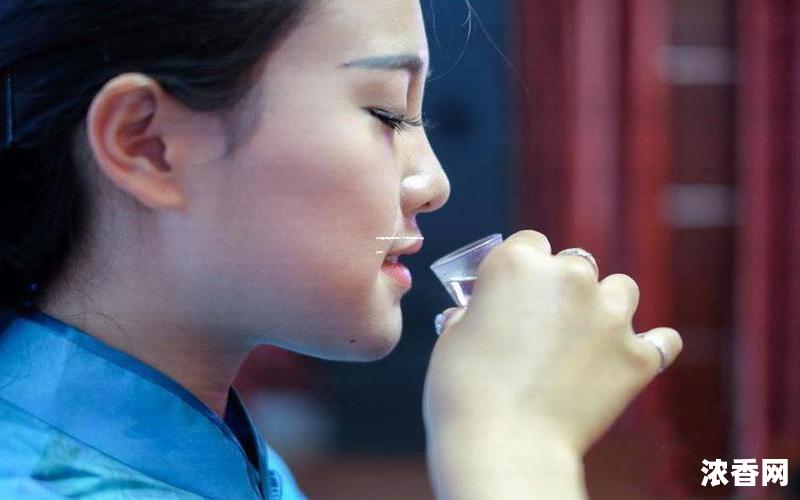 白酒装箱数量揭秘:一箱通常包含多少瓶? 白酒装箱数量揭秘:一箱通常包含多少瓶?