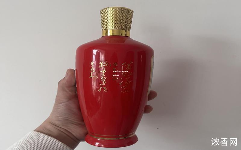 关于白酒成本揭秘：一瓶售价百元的白酒成本解析