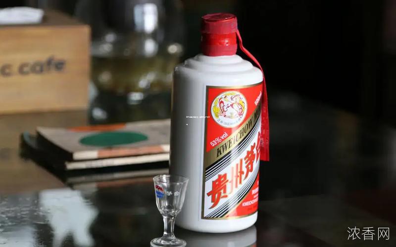 每天过量饮用白酒，健康风险不容忽视