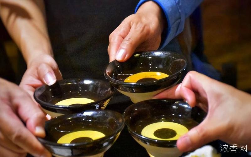 中国白酒十大名酒排行榜及产地探秘：茅台等上榜，产地一览胜景