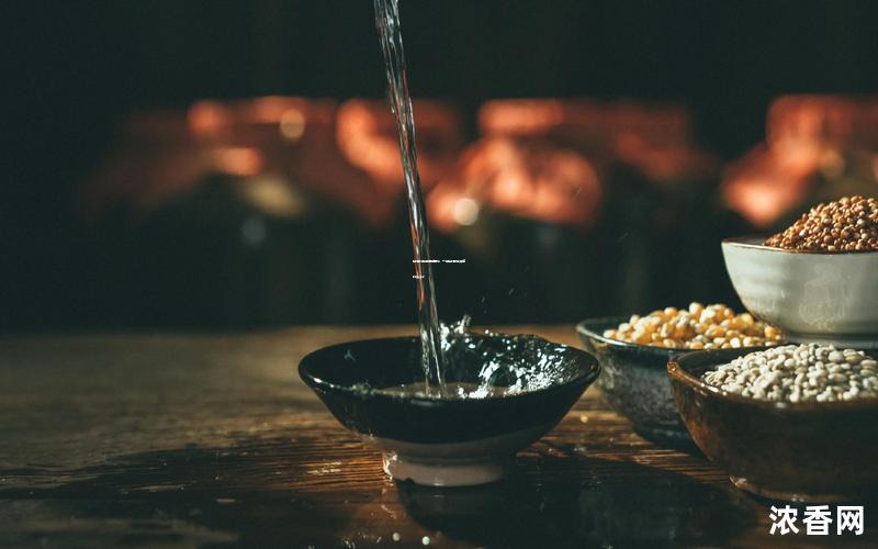 白酒价格区间解析：一瓶白酒通常售价多少？