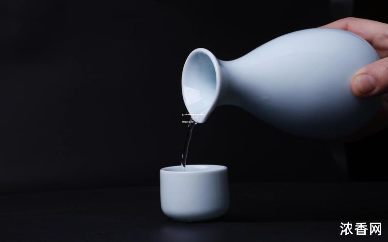 多少钱一瓶的白酒最合适：探究高品质白酒的价格区间
