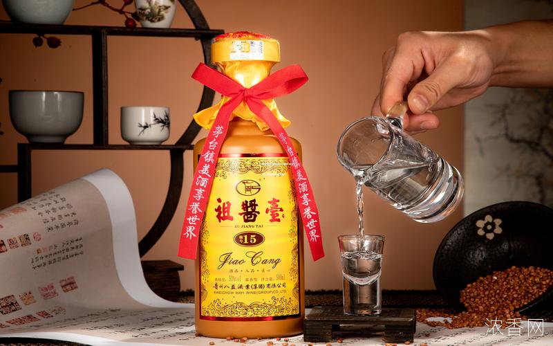 大品牌白酒代理加盟费合理区间探讨：如何确定合适的加盟费用？