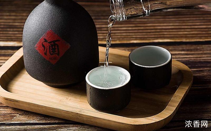 邻近散装白酒零售点探秘：品质佳酿，一览无遗