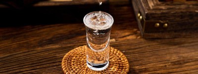 白酒价格区间解析：一瓶正常价格是多少？
