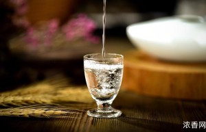 高品质白酒价格门槛探究：究竟多少价位的酒才值得品鉴？