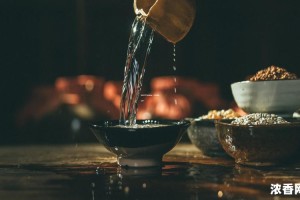 探秘约52℃白酒价格：一瓶究竟多少钱？