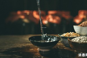 白酒价格区间解析：一瓶白酒通常售价多少？