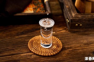 酒瓶内的风云：一瓶白酒多少斤