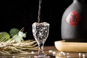 白酒标准瓶装容量揭秘：一瓶白酒究竟有多少毫升？
