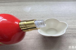 白酒送礼价格攻略：如何选择适宜的礼品酒及其价值定位